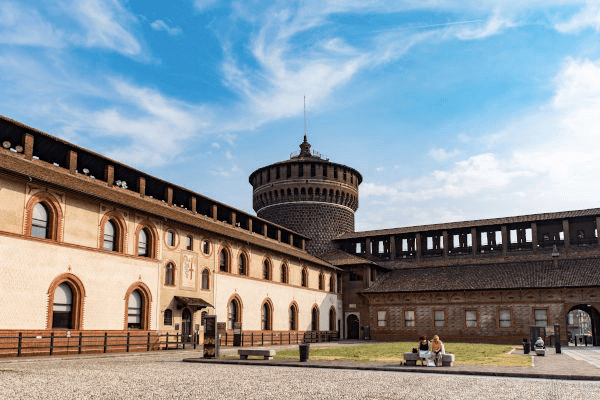 sei luoghi citta curiosita lombarde guida luoghi tour virtuali lombardia castello sforzesco milano