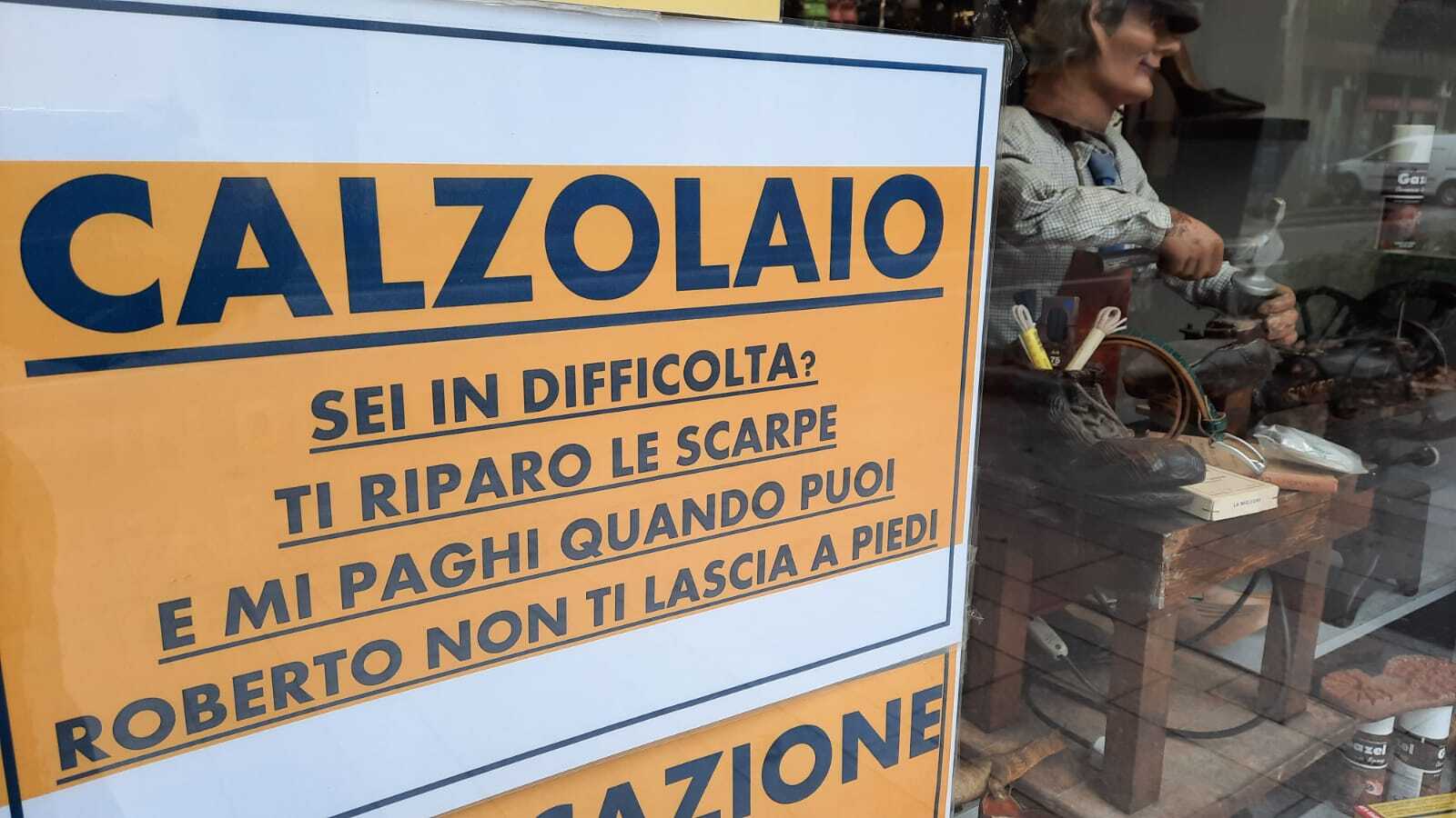 Il calzolaio Visentin in provincia di Milano e la sua iniziativa solidale: "Paghi quando puoi".