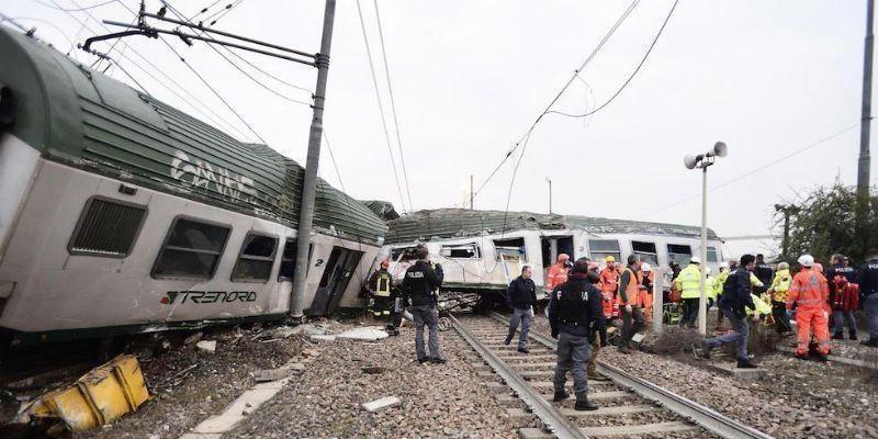 Treno deragliato prima della stazione di Pioltello (Milano): 3 morti, un centinaio di feriti