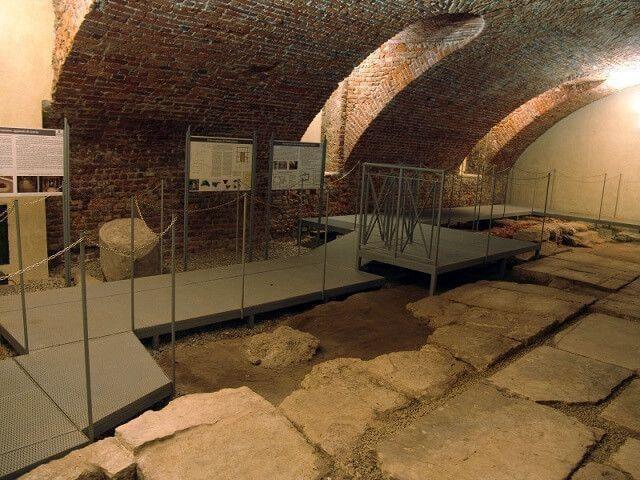 cripta foro romano chiesa san sepolcro