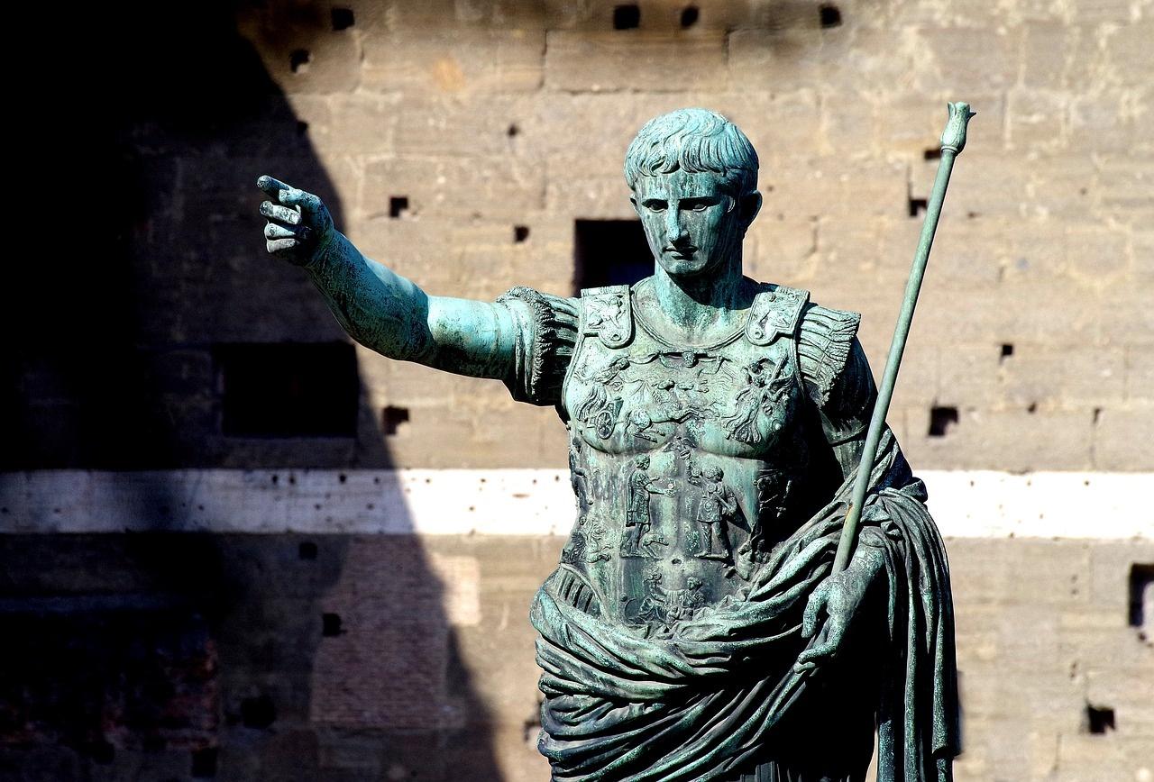 statua imperatore roma pix